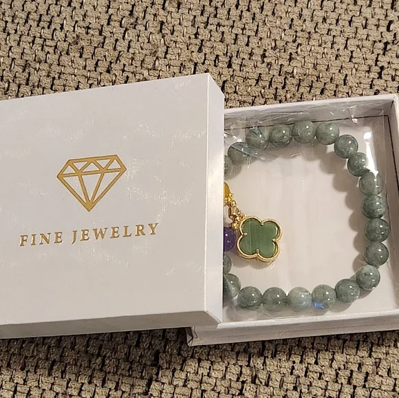 Four Leaf Clover Natural Green Jade Crystal Gold plated Bracelet new in box - Picture 4 of 4